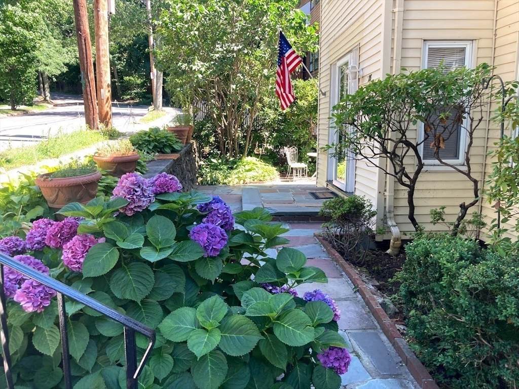 28 Beaconsfield Rd - Photo 1