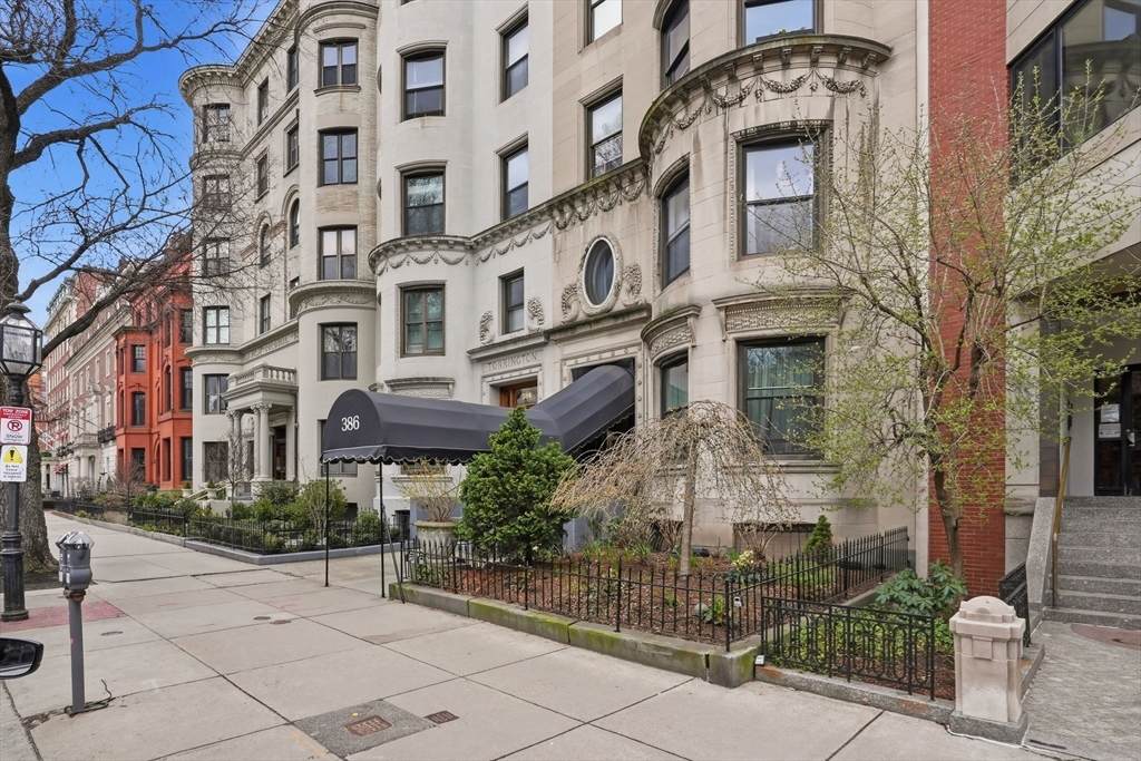 386 Commonwealth Ave - Photo 1