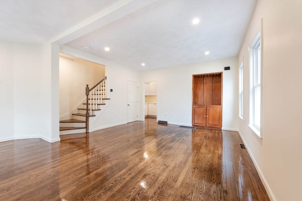 2-4 Brechin Ter - Photo 1