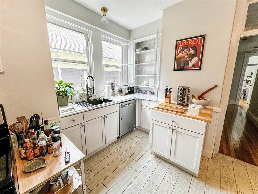 35 Essex St - Photo 1