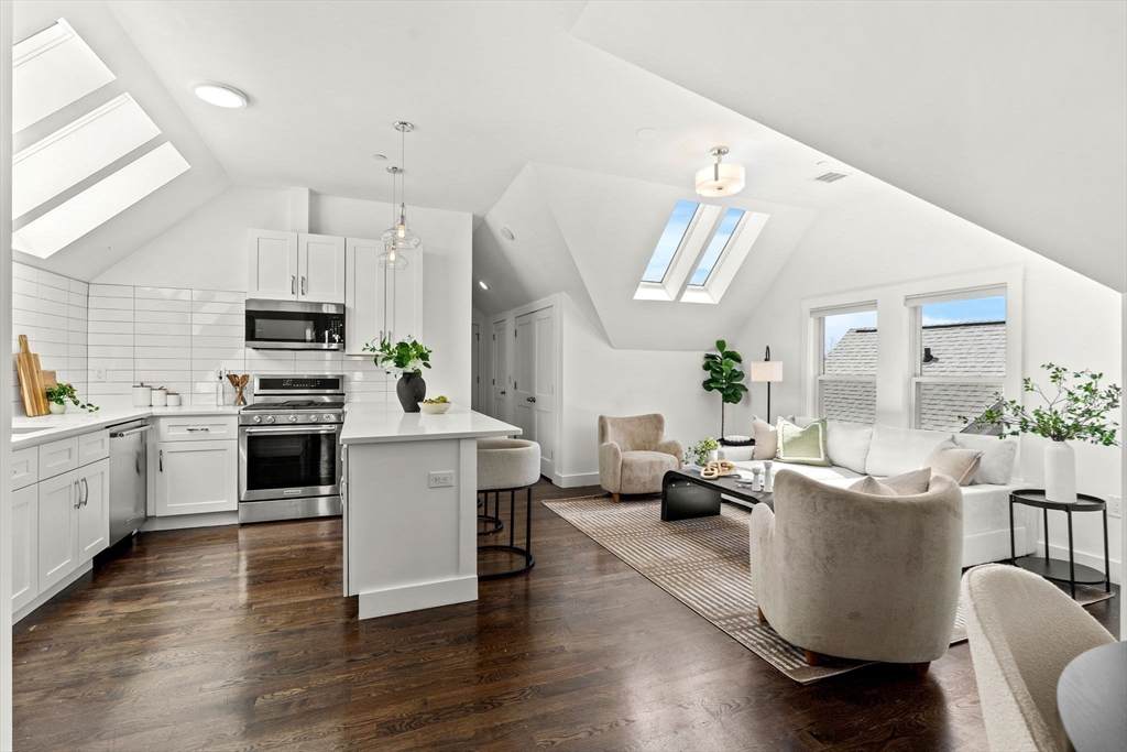 9 Upham Ave - Photo 1