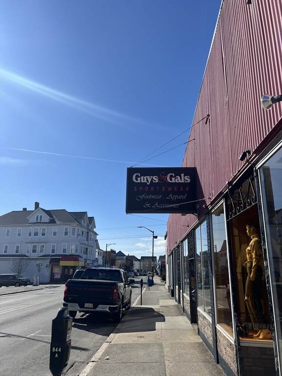 1515 Acushnet Avenue - Photo 1