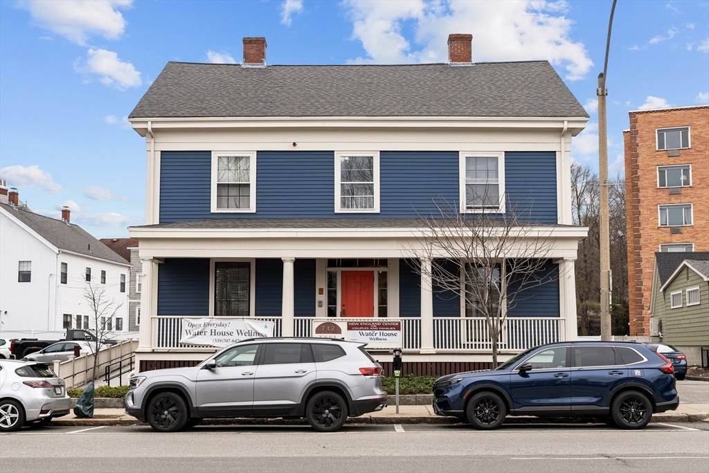 742 Massachusetts Ave - Photo 1