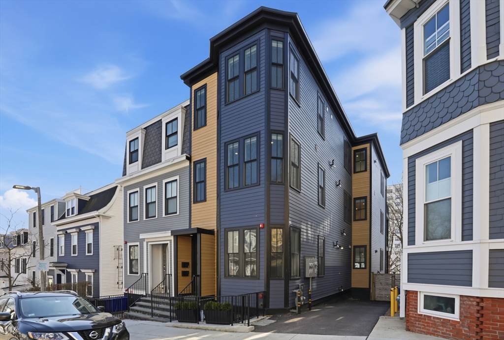 407 E 7th St - Photo 1