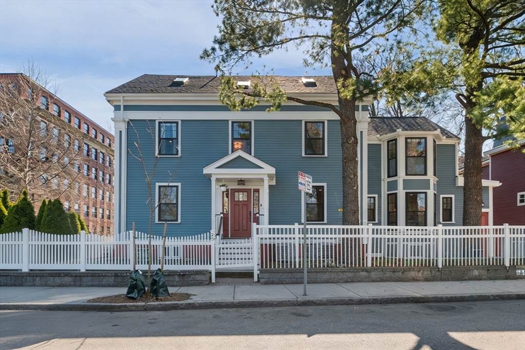 23 Boardman St - Photo 1