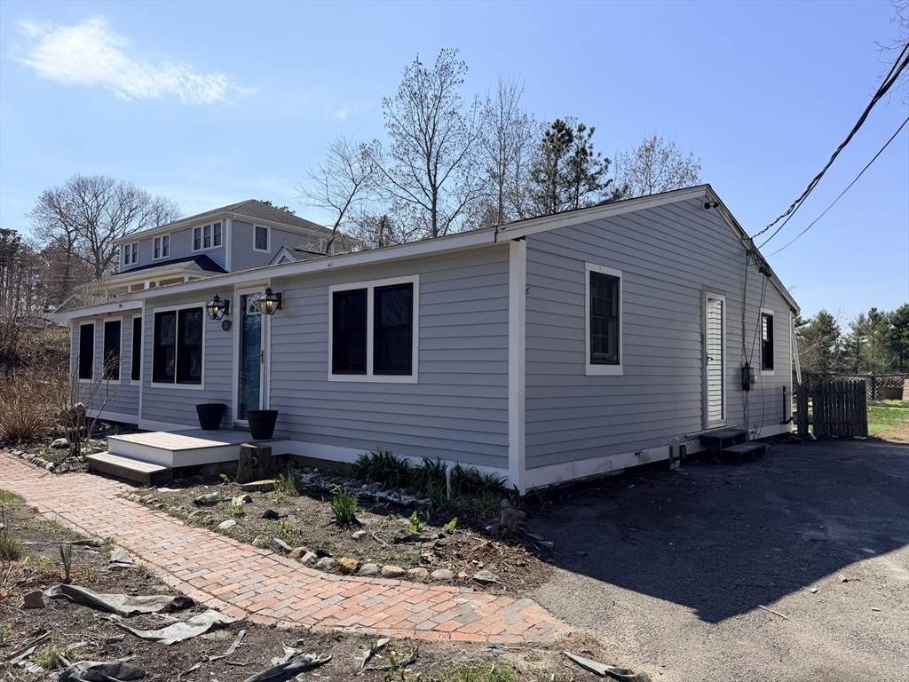 20 Nicholas Ave - Photo 1