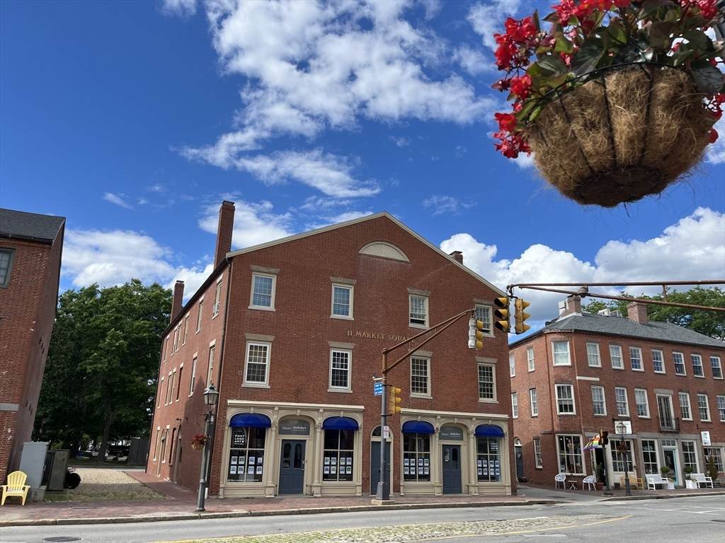 11 Market Square - Photo 1
