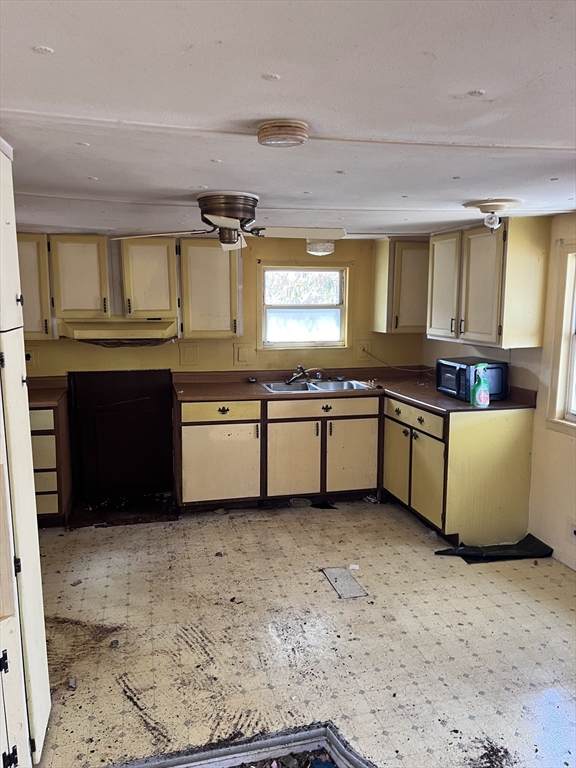 1032 N. Main - Photo 1