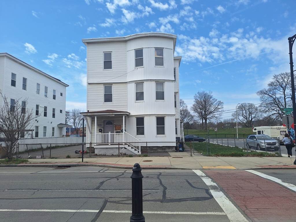 246 Millbury St - Photo 1
