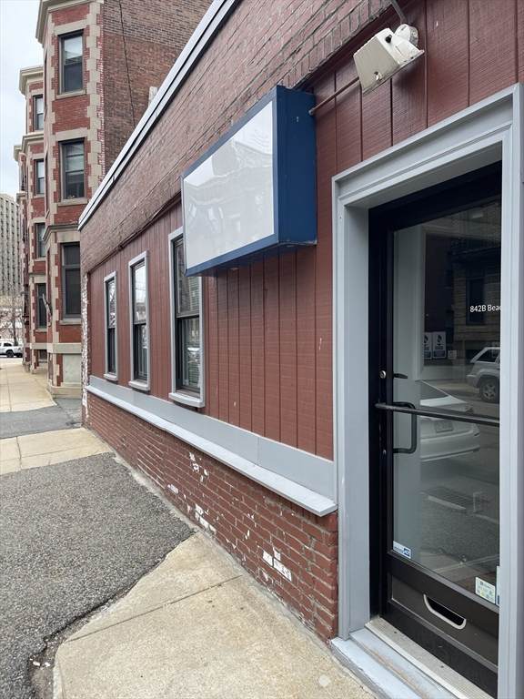 000 Beacon St - Photo 1