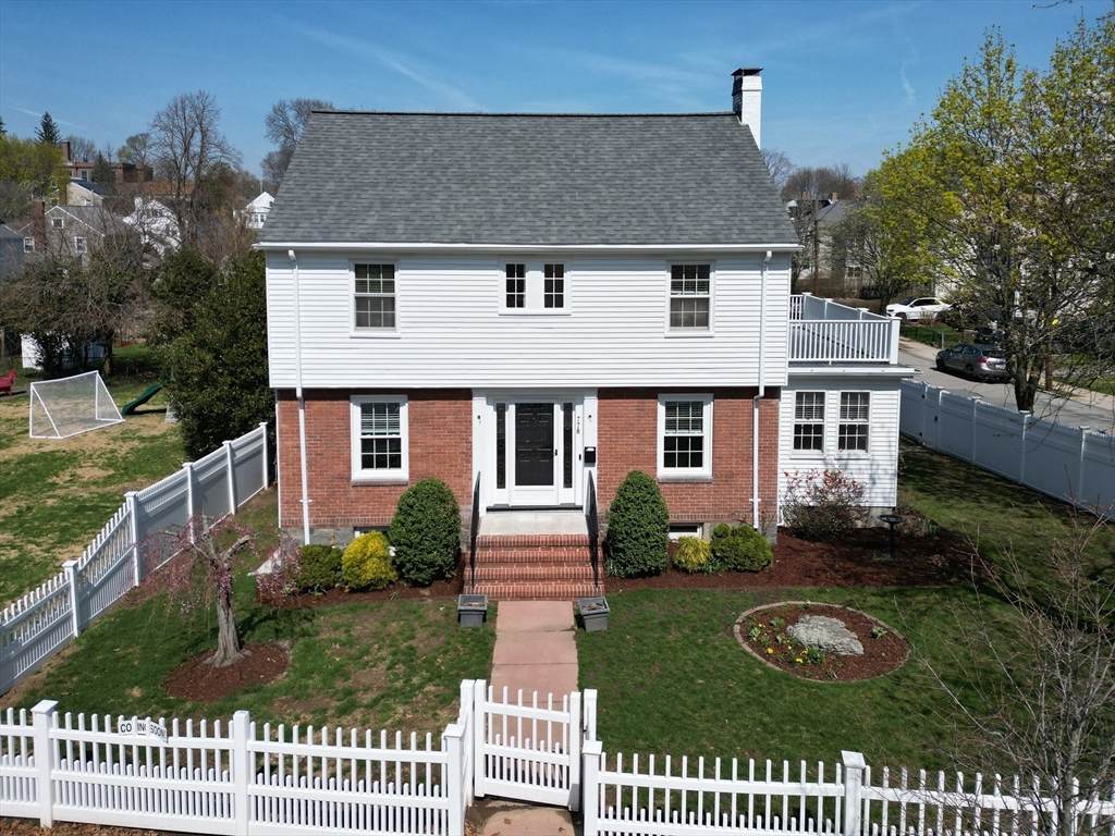 778 W Roxbury Pkwy - Photo 1