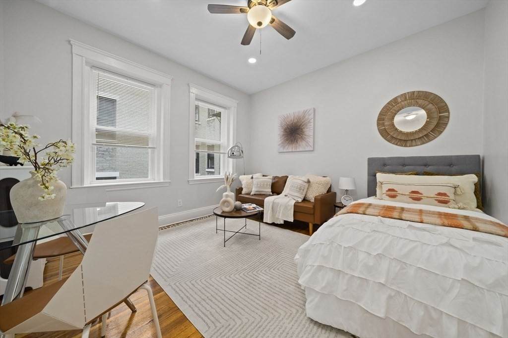 1564 Commonwealth Ave - Photo 1