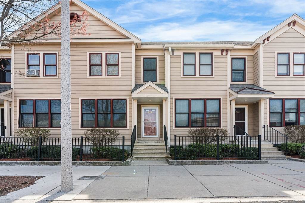 218 Humboldt Ave - Photo 1