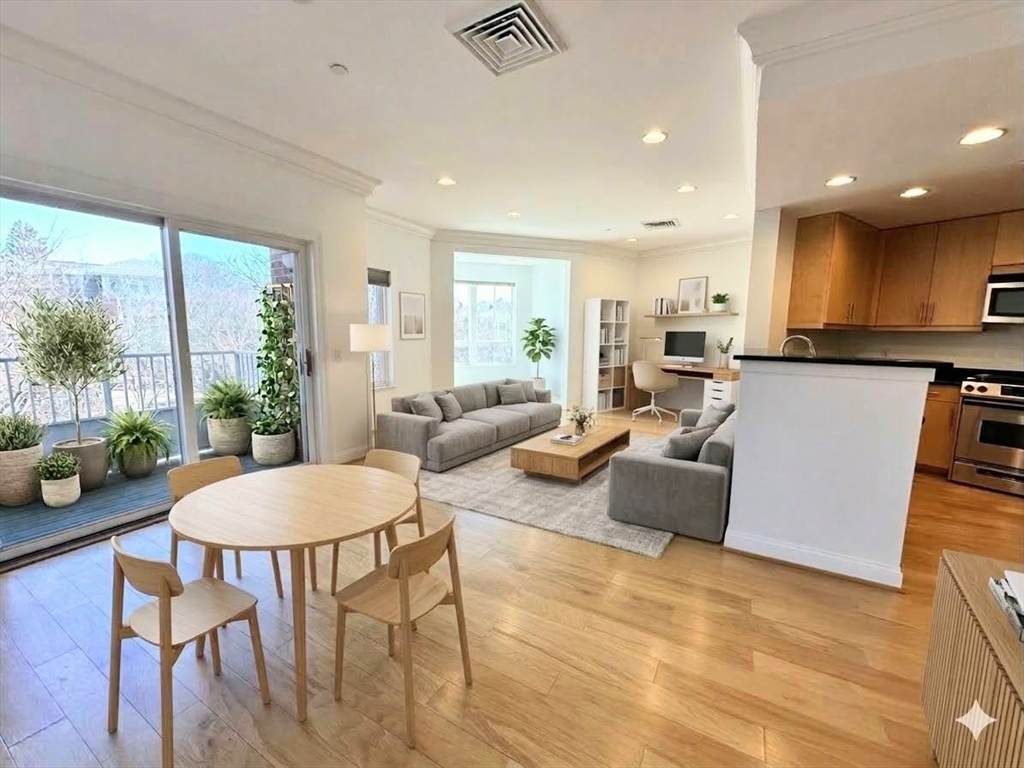 629 Hammond Street - Photo 1
