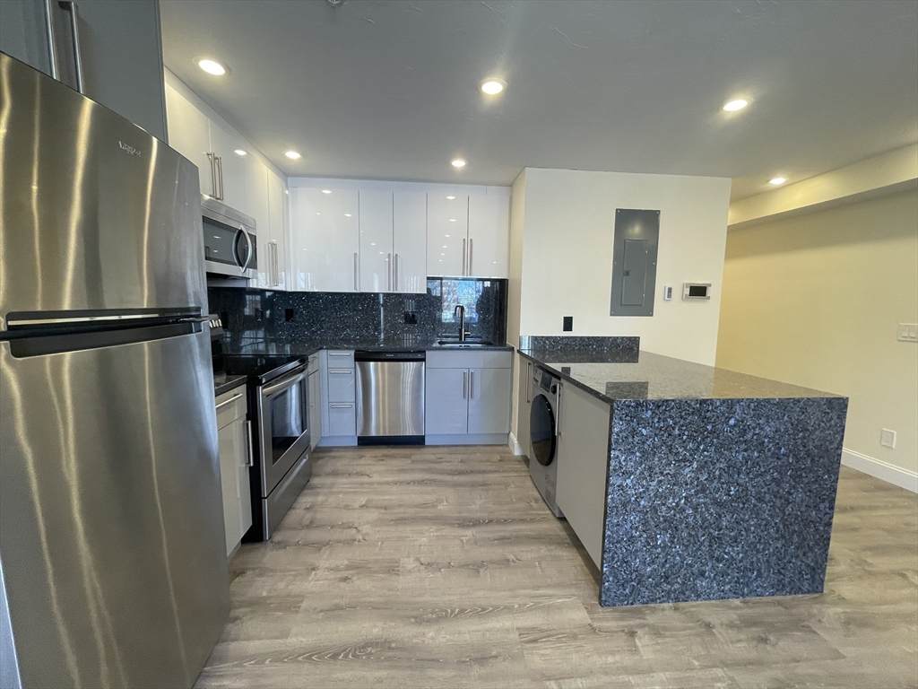 1028 Commonwealth Ave - Photo 1