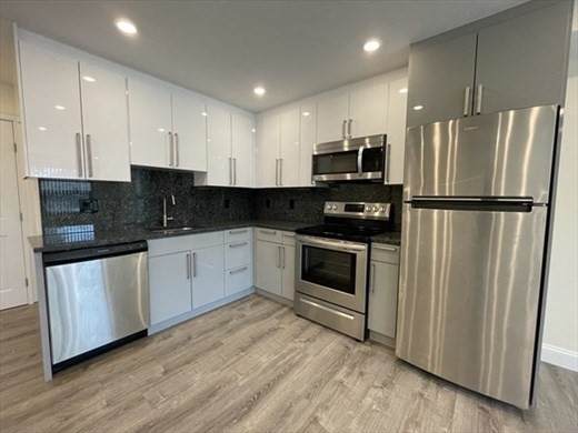 1028 Commonwealth Ave - Photo 1