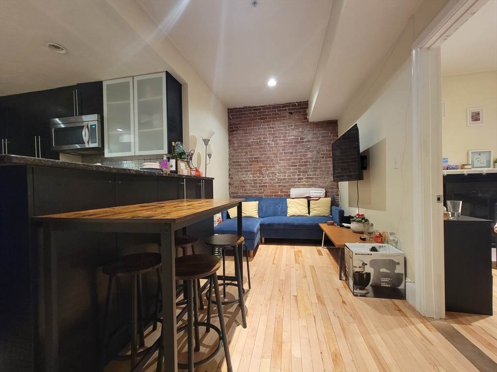 1203 Beacon St - Photo 1