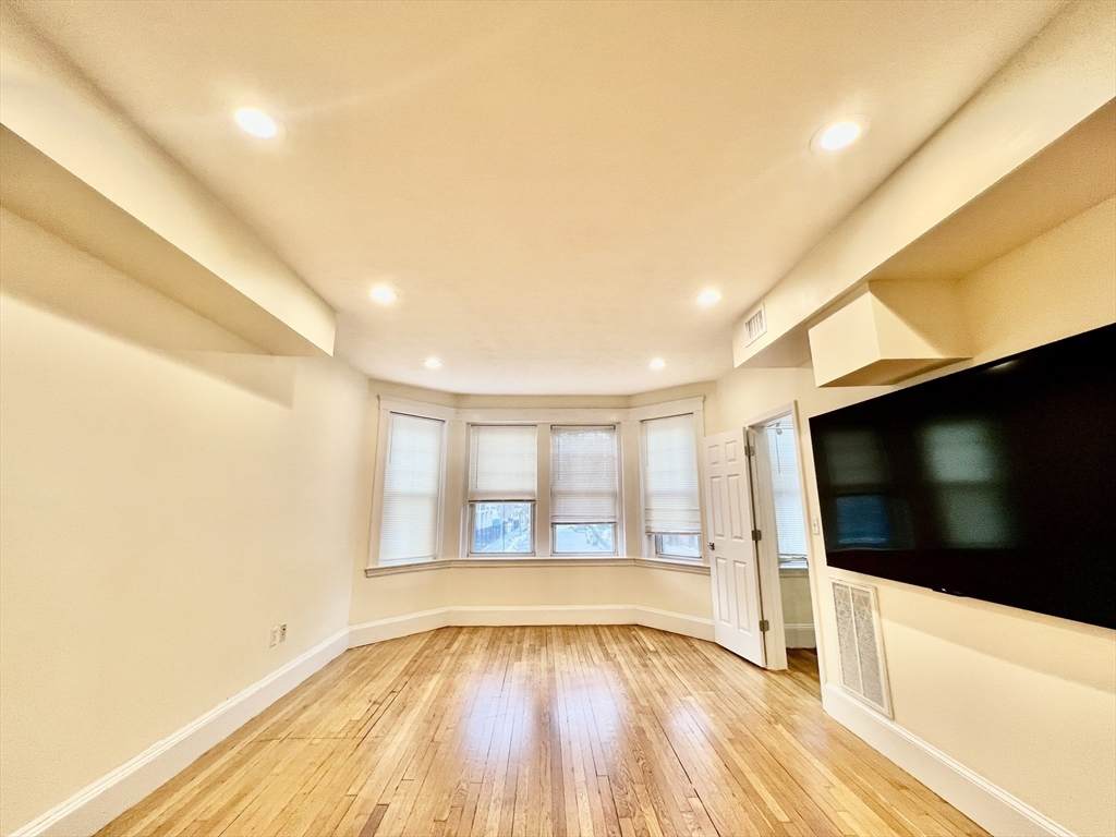 69 Babcock St - Photo 1
