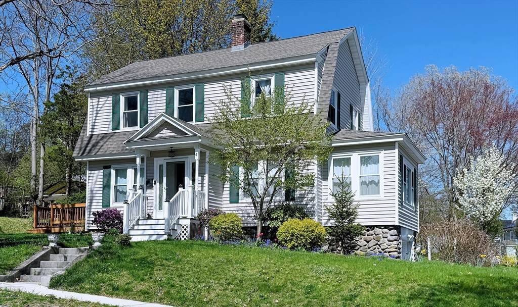 4 Longfellow Rd - Photo 1