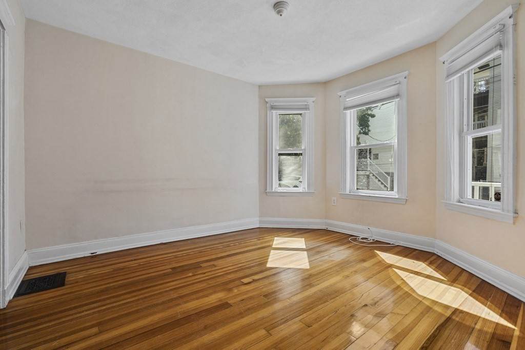https://bt-photos.global.ssl.fastly.net/mlspin/orig_boomver_1_73507386_2.jpg