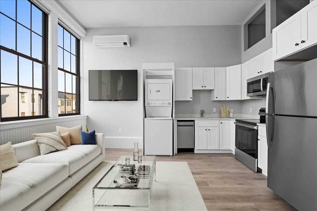 22 Waverly St - Photo 1