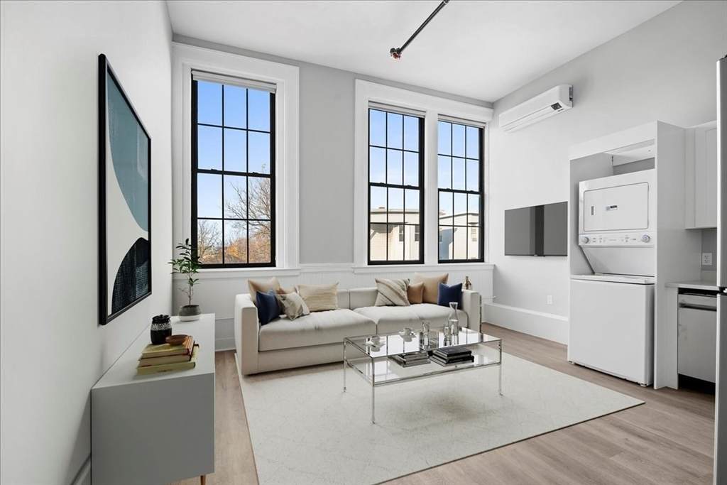 22 Waverly St - Photo 1
