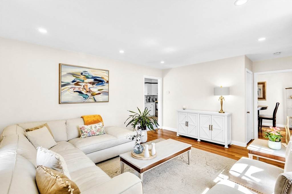 18 Mayflower Rd - Photo 1