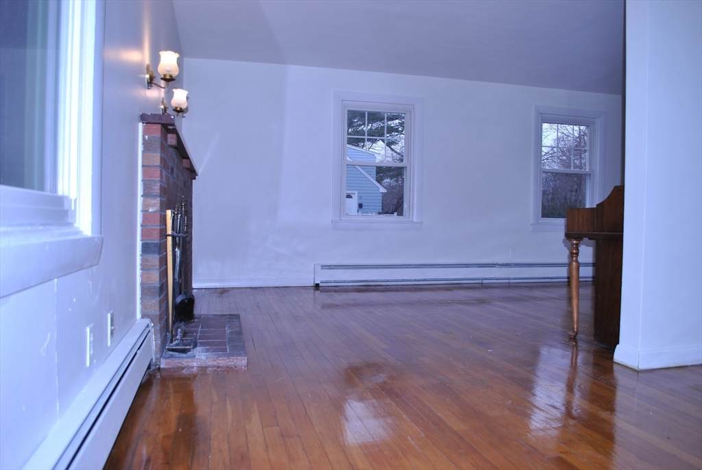 21 Goldsmith Ave - Photo 1
