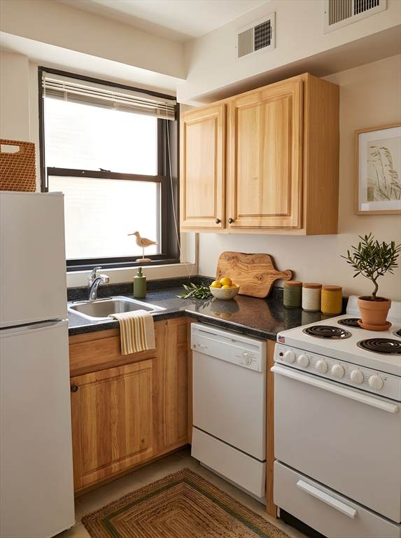 475 Commonwealth Avenue - Photo 1