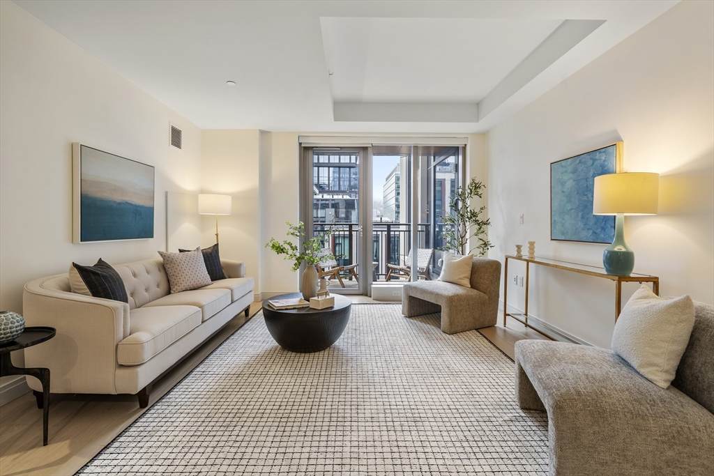 135 Seaport Blvd - Photo 1