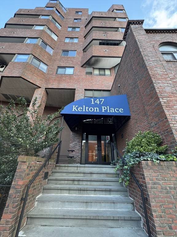 147 Kelton - Photo 1