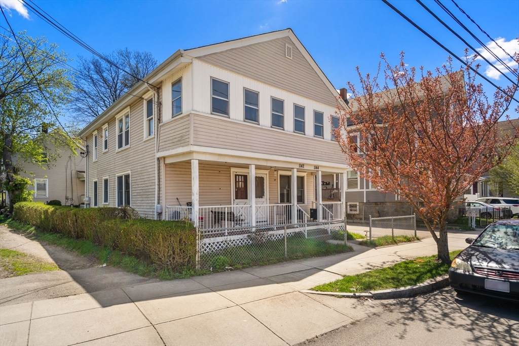 1142-1144 Plymouth Ave - Photo 1