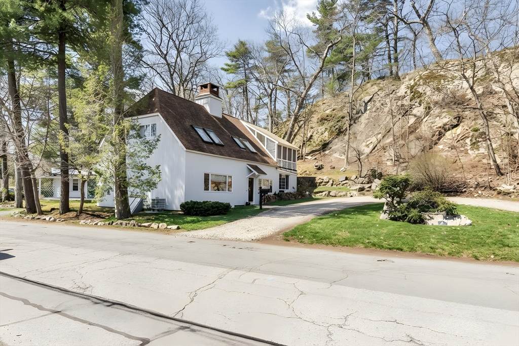 40 Webster Ave - Photo 1