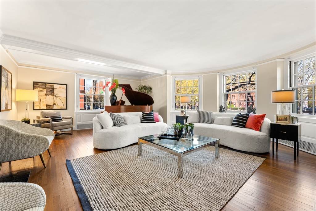 192 Commonwealth Ave - Photo 1