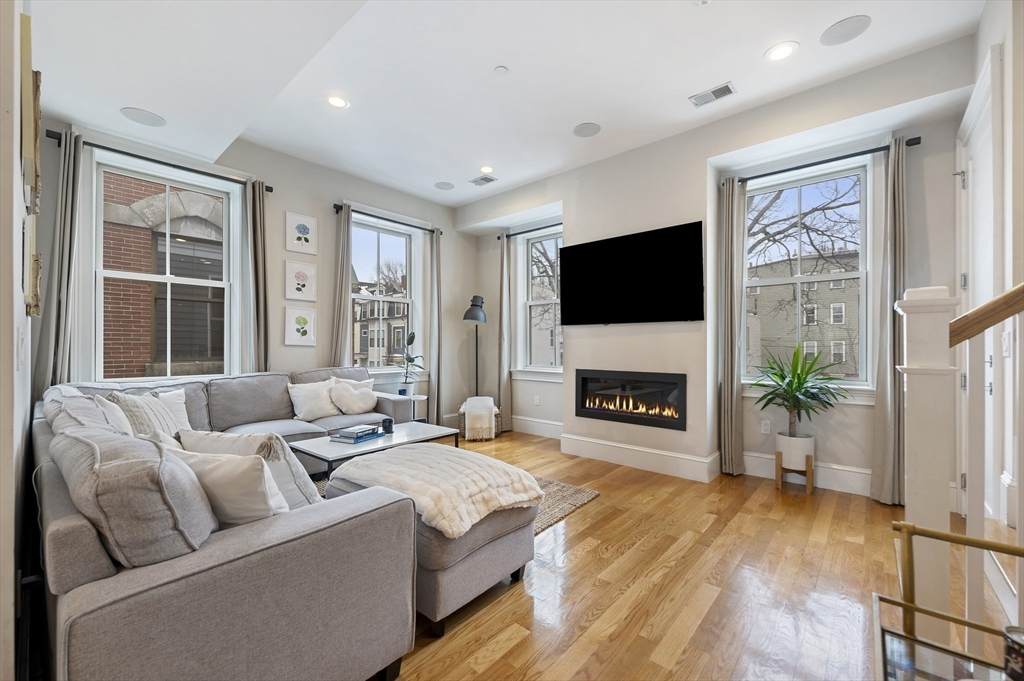 480-482 East 4th Street - Photo 1