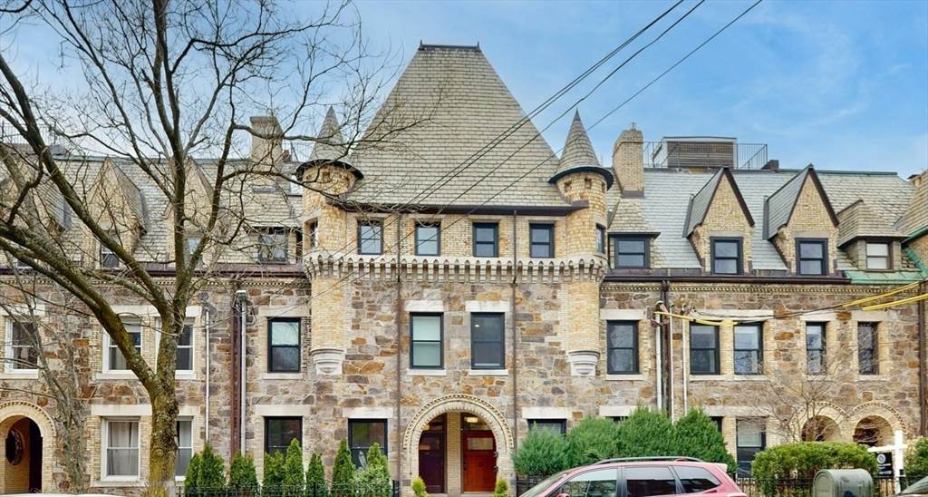 322 Tappan St - Photo 1