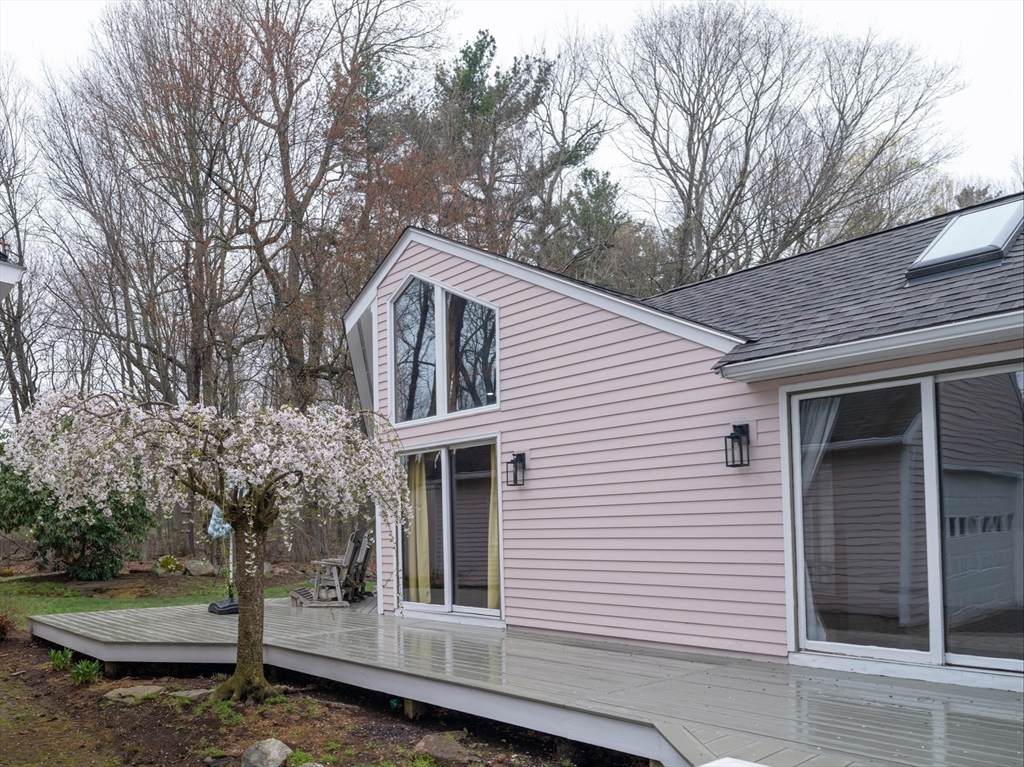 445 Green St - Photo 1