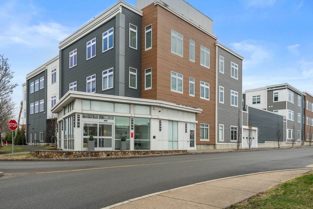 60 Cross St E - Photo 1