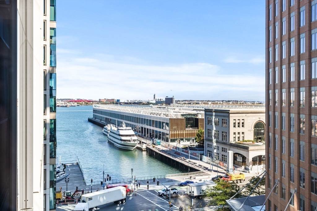 135 Seaport Blvd - Photo 1