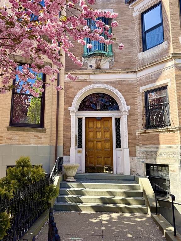 414 Beacon St - Photo 1