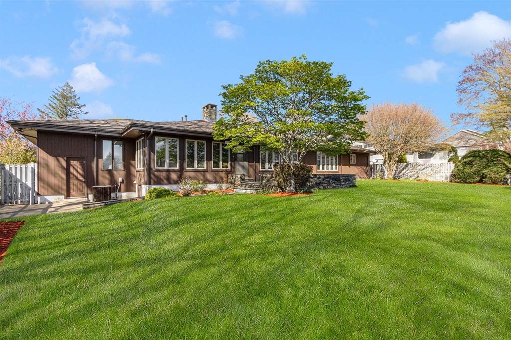 https://bt-photos.global.ssl.fastly.net/mlspin/orig_boomver_1_73511682_2.jpg