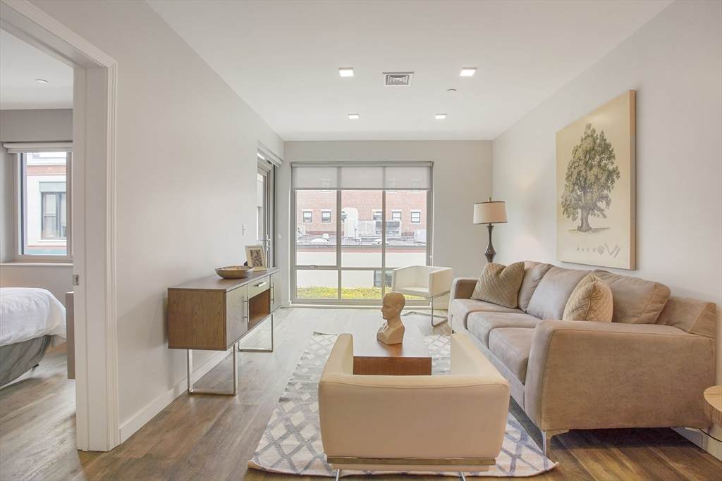 10 Essex St. - Photo 1