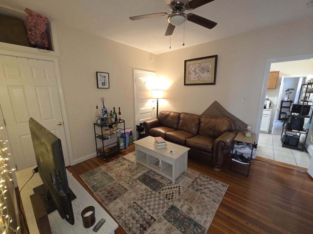 https://bt-photos.global.ssl.fastly.net/mlspin/orig_boomver_1_73511849_2.jpg