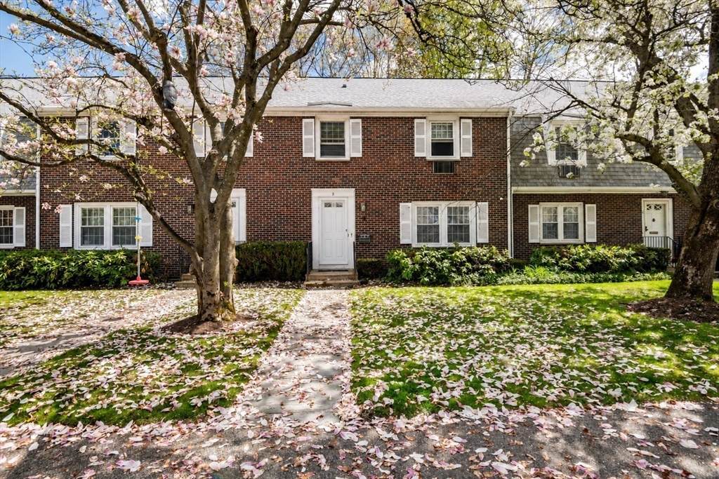 9 Town House Drive - Photo 1