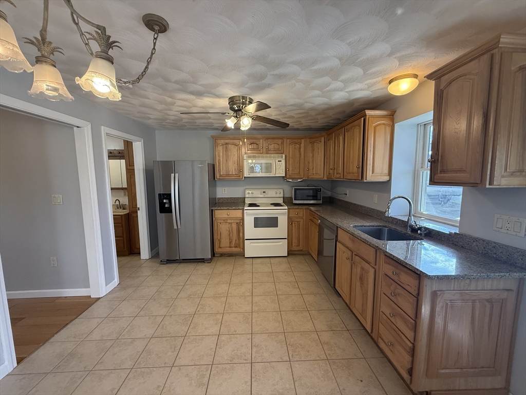 525 Proctor Ave - Photo 1