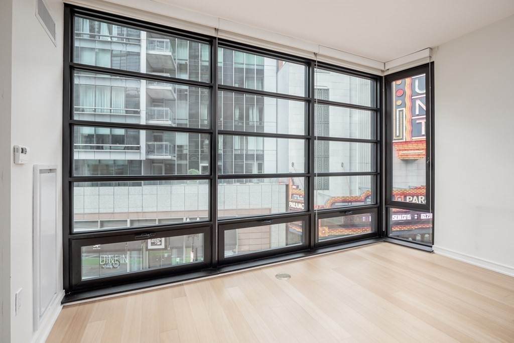 580 Washington - Photo 1