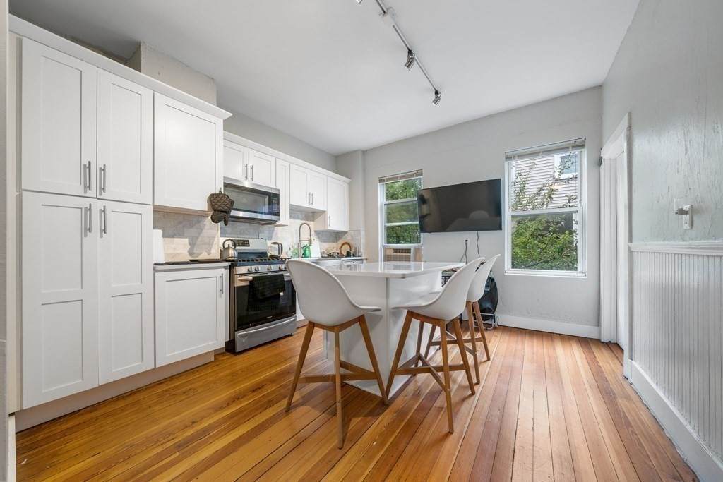 77 Webster St - Photo 1