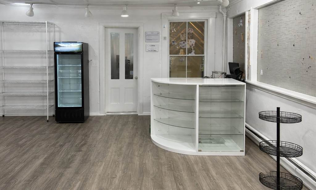 606 Main St - Photo 1
