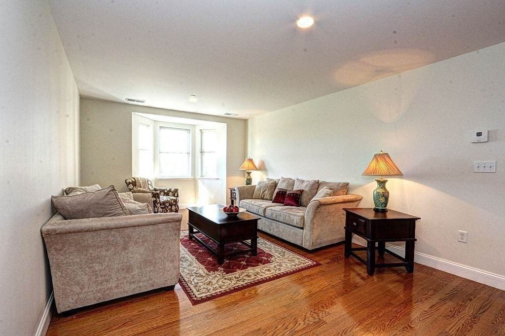 120 Wyllis Ave. - Photo 1