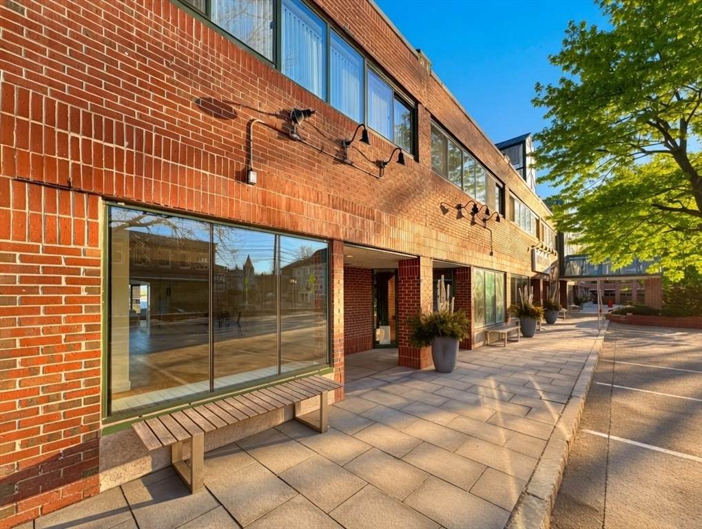 58 Merrimac St - Photo 1